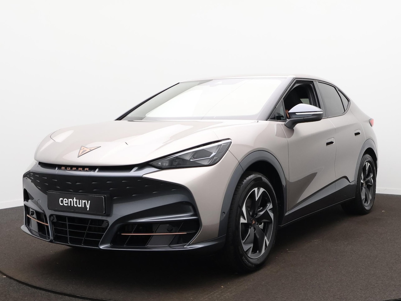 CUPRA Tavascan - Business + 286pk 82 kWh 21 inch Allseason | Winterpack | Camera | Keyless | Elek. Klep - AutoWereld.nl