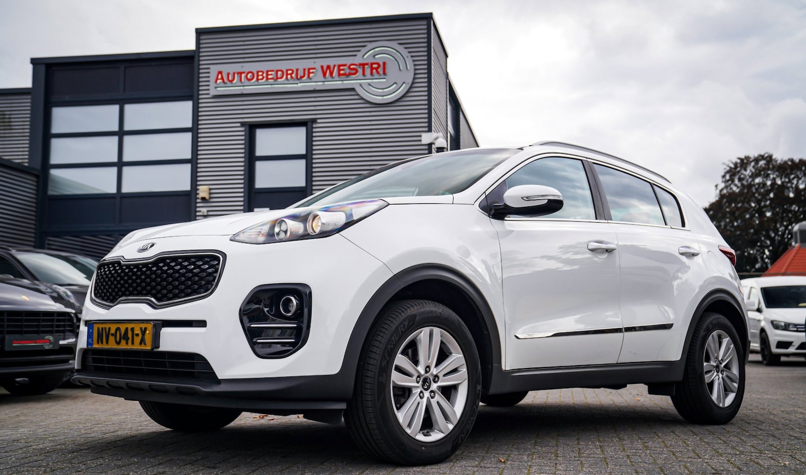 Kia Sportage - 1.6 GDI DynamicLine | LED | Climatronic airco | Camera | Lane Assist | 6 bak | Koppeling v - AutoWereld.nl