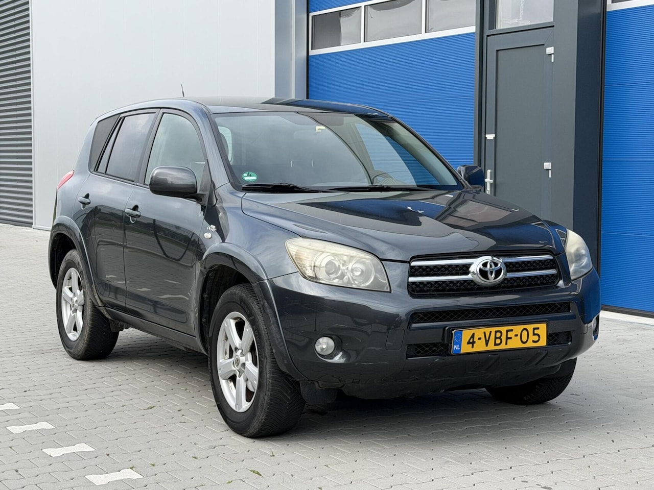 Toyota RAV4 - 2.2 D4-D D-CAT Executive Grijs kenteken koppeling - AutoWereld.nl