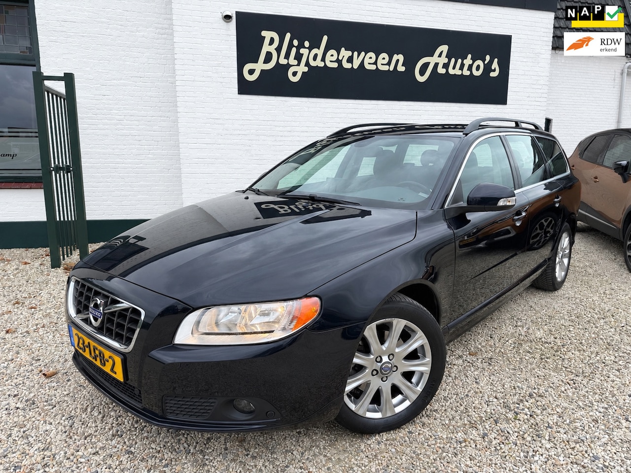 Volvo V70 - 2.4D Momentum Automaat | Dealer Onderhouden | Leer | Navi |Trekhaak - AutoWereld.nl