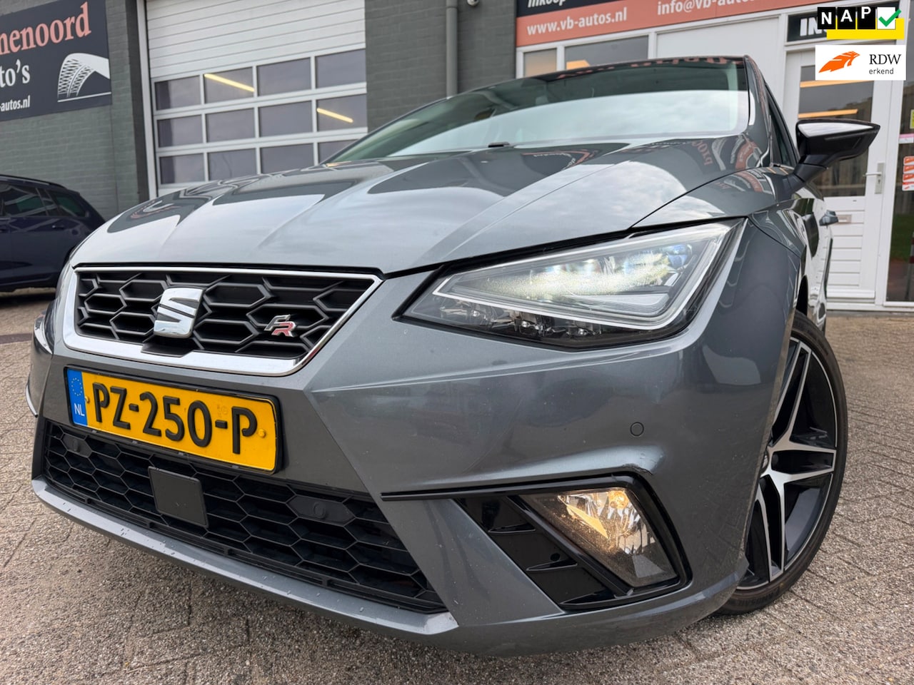 SEAT Ibiza - 1.0 TSI FR Business Intense parkeersensoren / camera en navigatie en carplay en cruise con - AutoWereld.nl