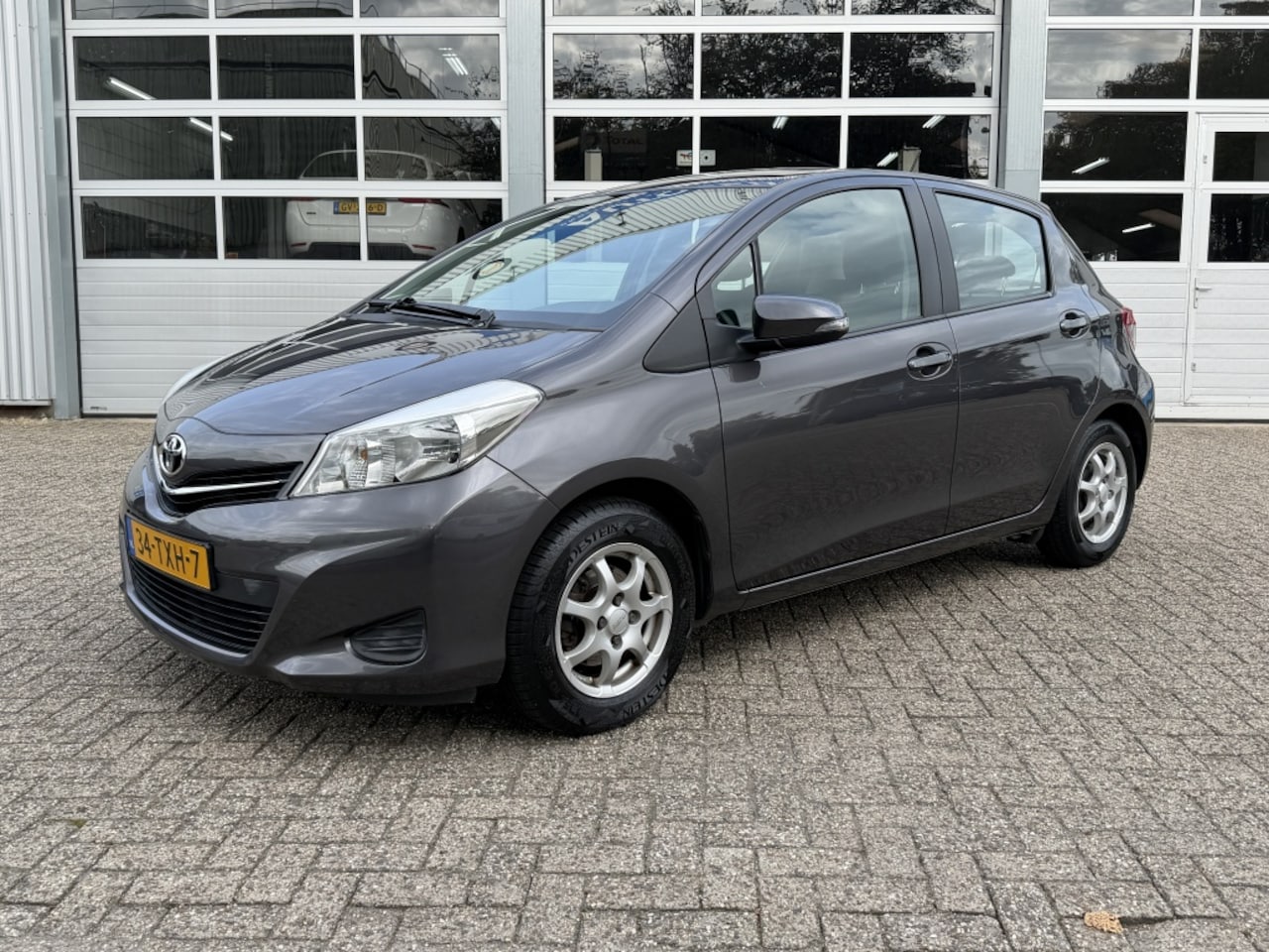 Toyota Yaris - 1.0 VVT-i Aspiration/Camera/Airco/CruiseControle/5drs/Navi - AutoWereld.nl