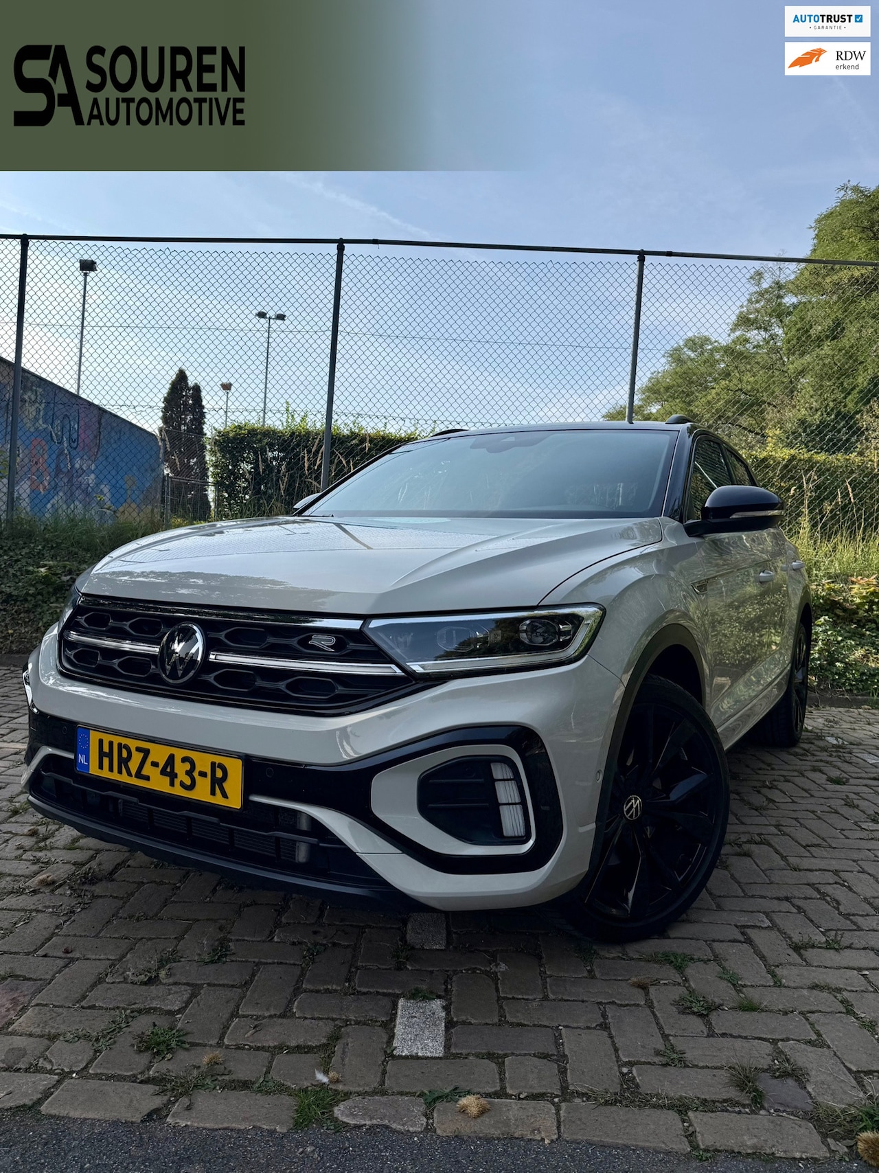 Volkswagen T-Roc - 1.5 TSI / DSG automaat / R-LINE / IQ Light / Pano / Navi / Acc / Line / Keyles / CarPlay-A - AutoWereld.nl
