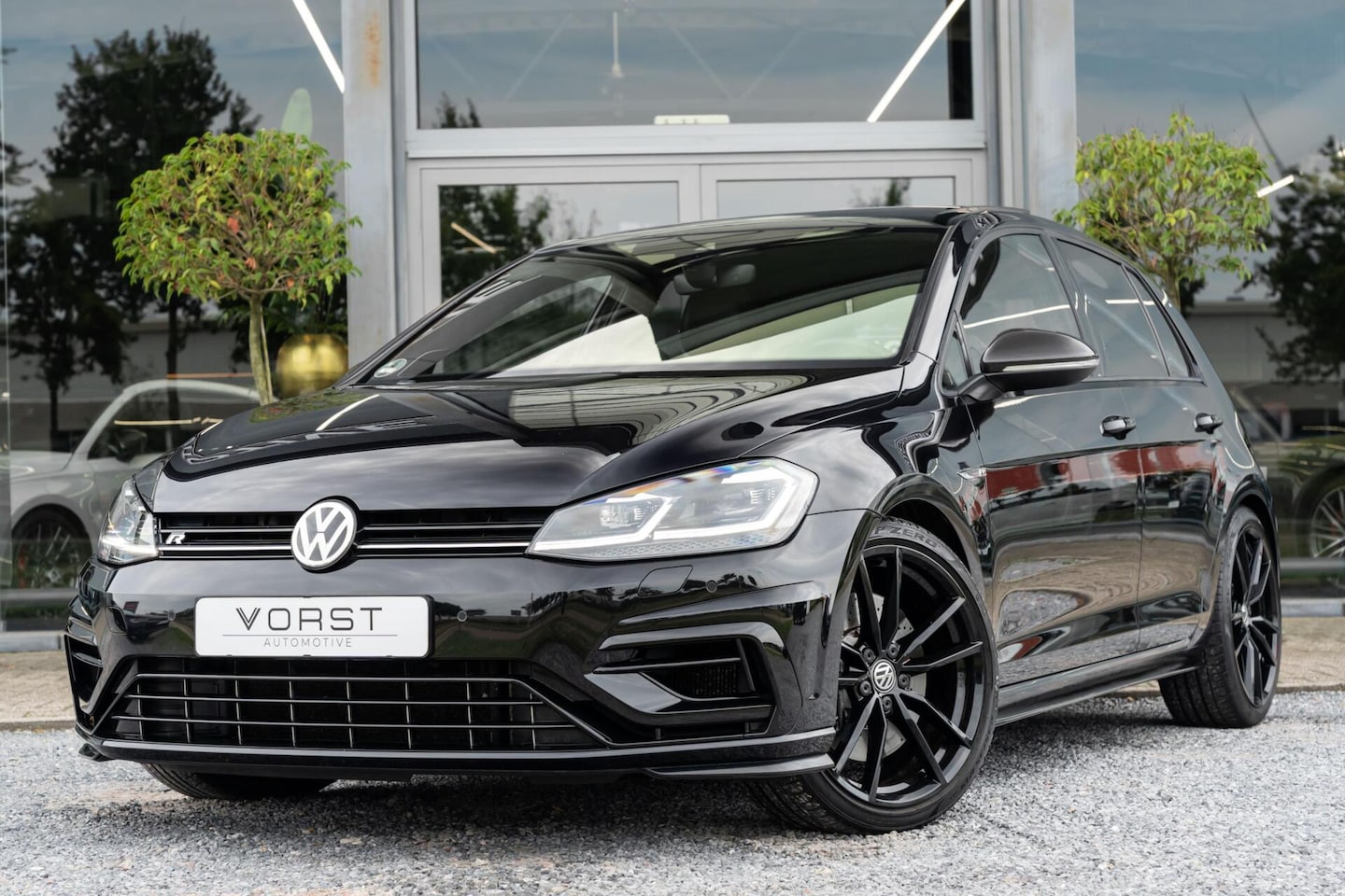 Volkswagen Golf - 2.0 TSI 4Motion R Perf Akrapovic Pano Dsg - AutoWereld.nl
