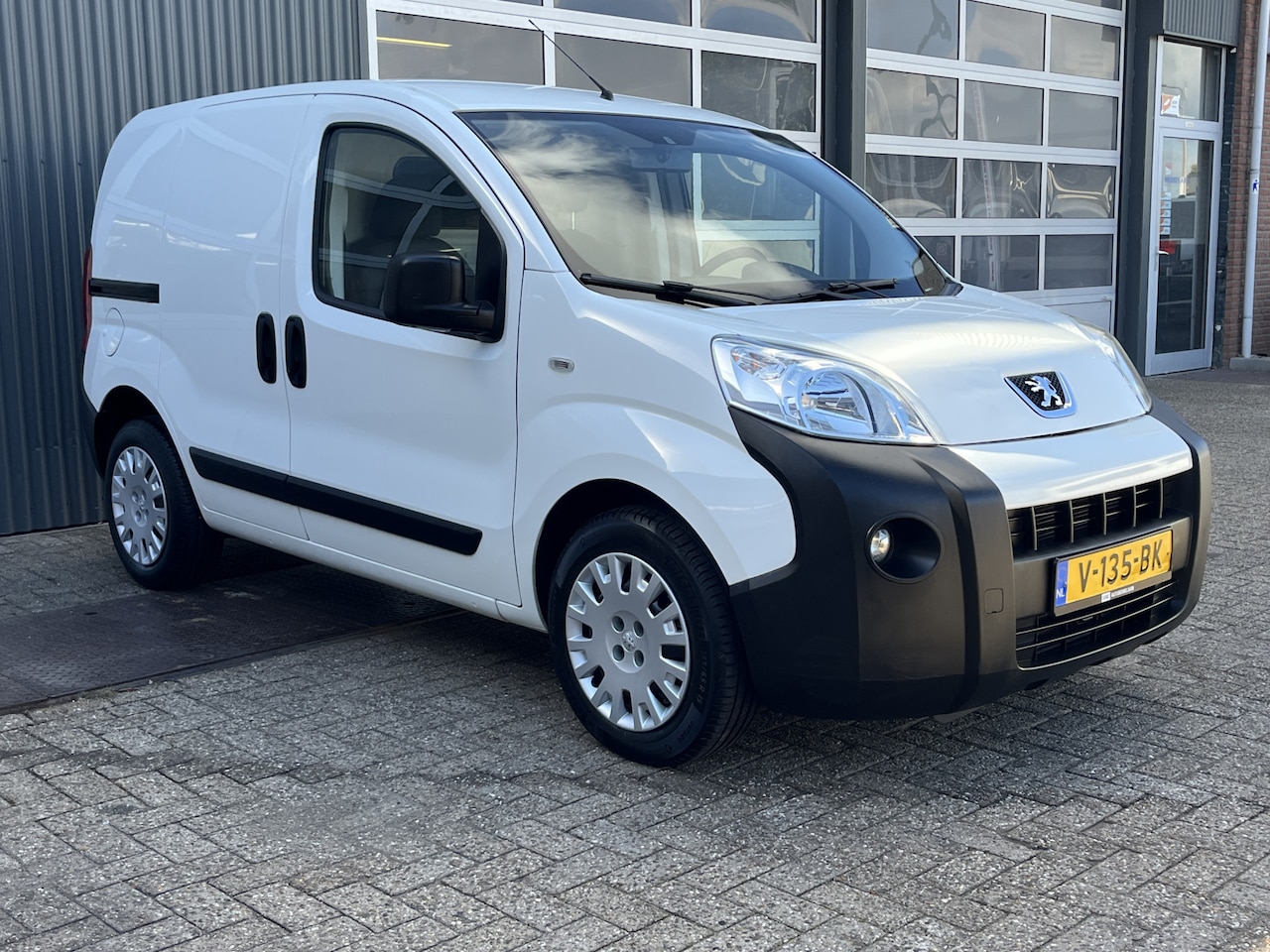 Peugeot Bipper - 1.3 BlueHDi XT Profit + 35.000km NAP Automaat Euro 6 Airco Cruise controle Rolstoellift Li - AutoWereld.nl