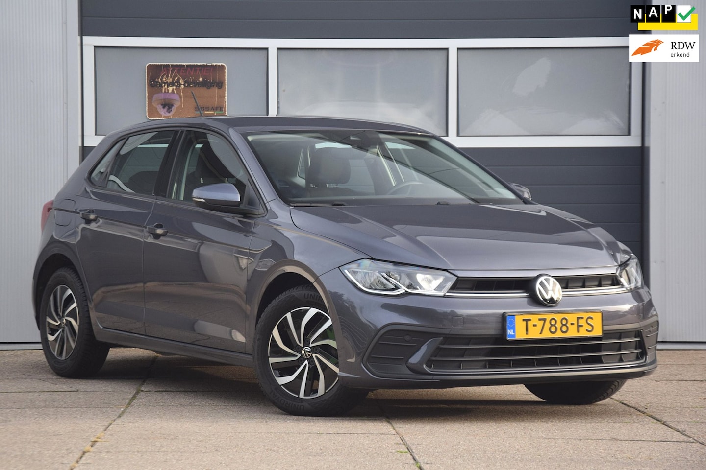 Volkswagen Polo - 1.0 TSI Life DRAADLOZE LADER/VERKEERSBORD DETECTIE/APPLE CARPLAY - AutoWereld.nl