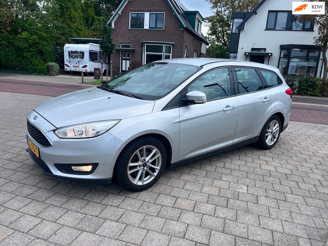 Ford Focus Wagon - 1.0 Titani Riem verv Trekh Isofix ecc Dealer auto - AutoWereld.nl