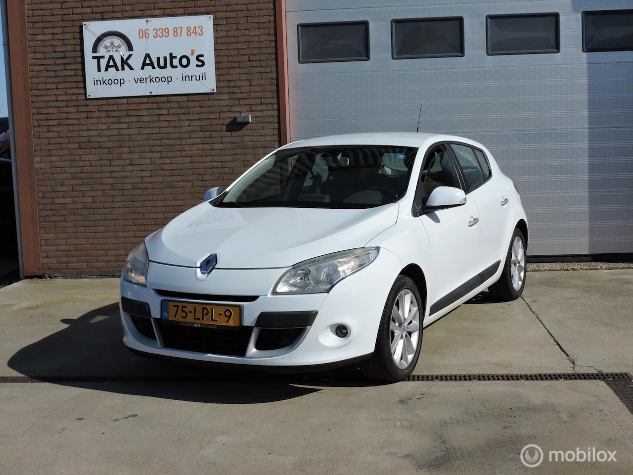 Renault Mégane - 1.6 Celsium/Wit/Airco/Navi/trekhaak/met NAP - AutoWereld.nl