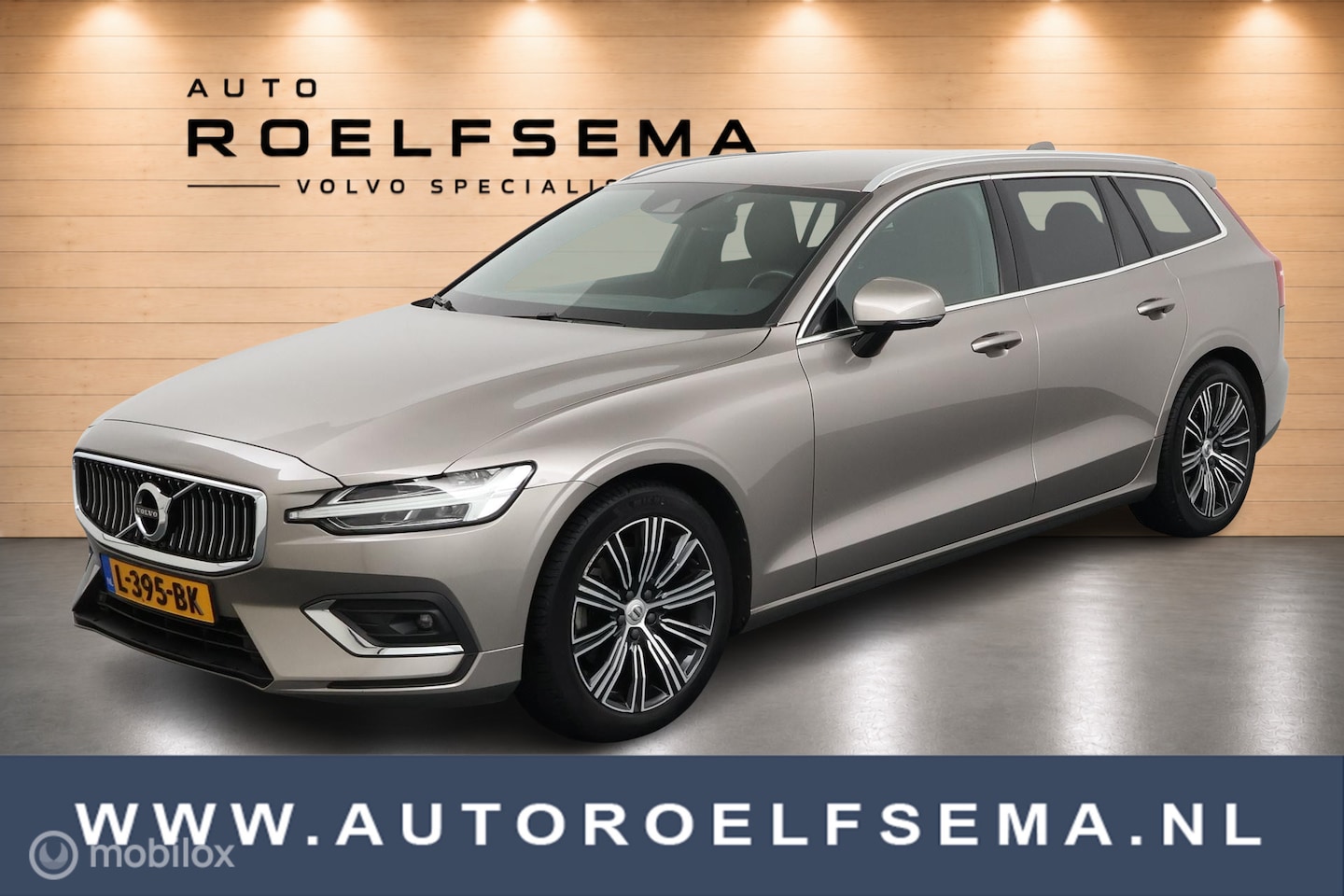 Volvo V60 - 2.0 B3 Inscription | Adaptive Cruise | BLISS | Trekhaak | Verwarmbare Stoelen & Stuurwiel - AutoWereld.nl