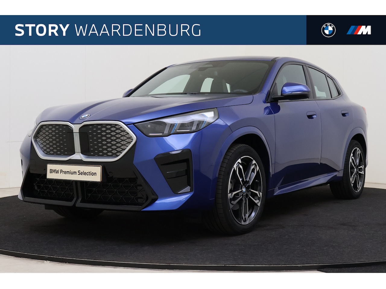 BMW iX2 - eDrive20 M Sport / Sportstoelen / Comfort Access / Adaptieve LED / PDC - AutoWereld.nl