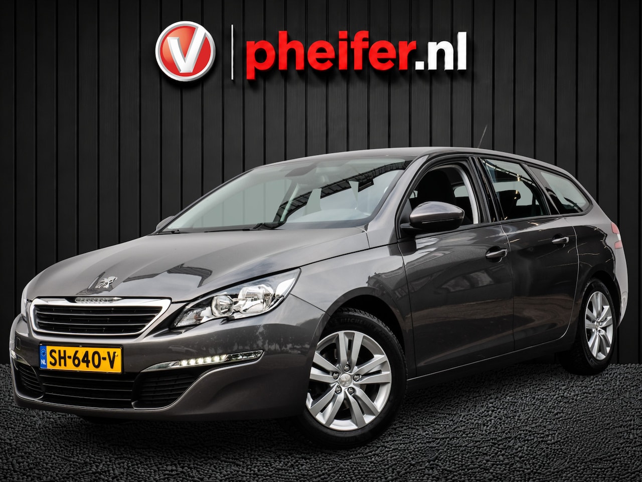 Peugeot 308 SW - 1.2 130pk PureTech Riem vervangen!/ Trekhaak/ Navigatie/ Pdc/ Climate control/ Cruise cont - AutoWereld.nl