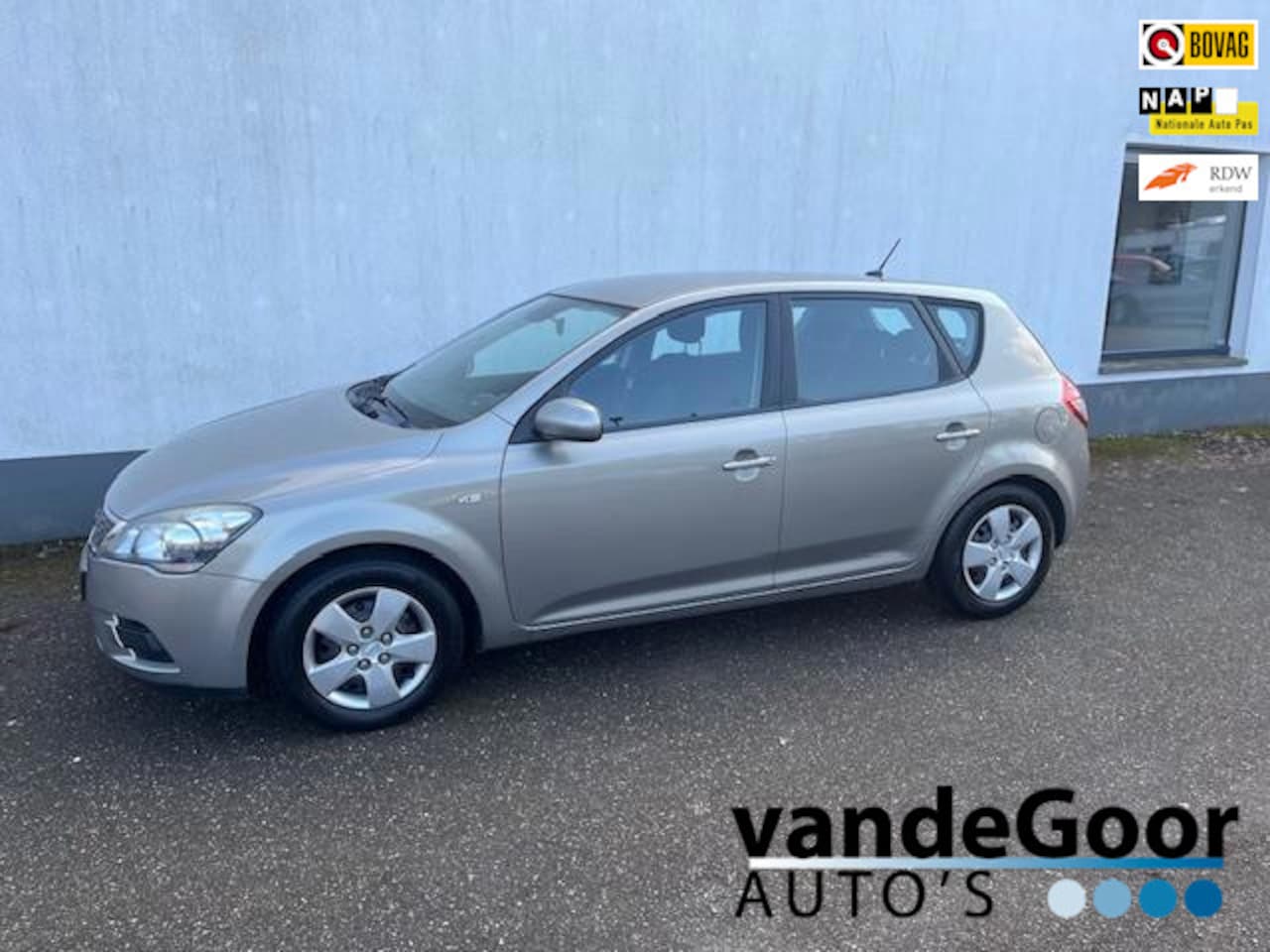 Kia Cee'd - 1.4 CVVT X-tra 1.4 CVVT X-tra, '10, Airco, Trekhaak, nette staat ! - AutoWereld.nl