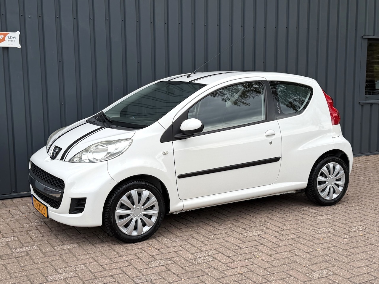 Peugeot 107 - 1.0-12V Urban Move AIRCO!/APK!/NAP!/NL AUTO!/5-DEURS!/ - AutoWereld.nl
