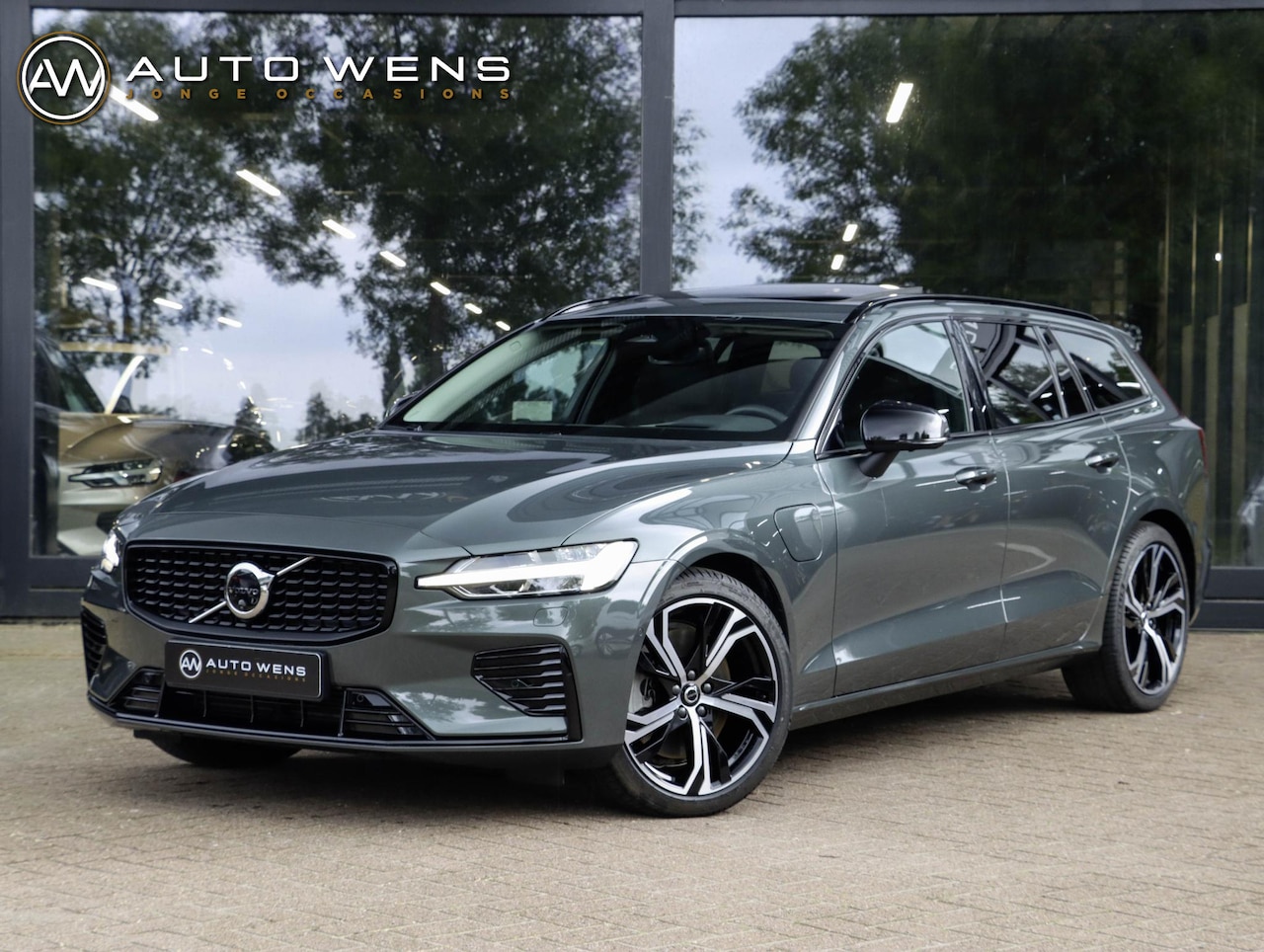Volvo V60 - T8 AWD Plus Dark Forest Lake Pano 360 Cam | 19'' | Thor Lights | Trekhaak wegkl. - AutoWereld.nl