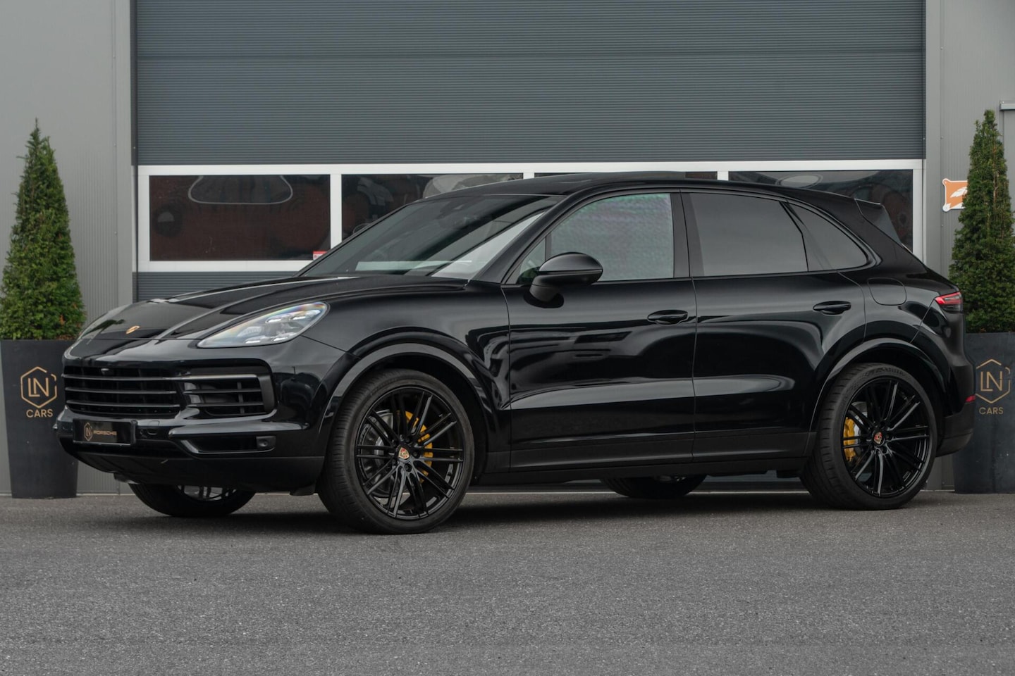 Porsche Cayenne - 3.0 E-Hybrid|Vierwielbesturing|Pano|22'|PDLS - AutoWereld.nl