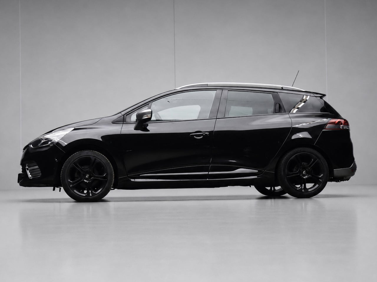 Renault Clio Estate - 1.2 GT (NAVI,LED,SPORTSTOELEN,CAMERA,TREKHAAK,CLIMATE,FLIPPERS,CRUISE,GETINT,NETTESTAAT) - AutoWereld.nl