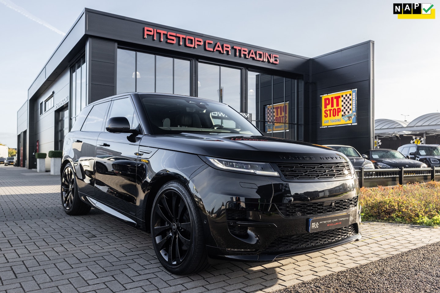 Land Rover Range Rover Sport - 3.0 P510e Autobiography, NL Auto, Massage, Trekhaak! - AutoWereld.nl