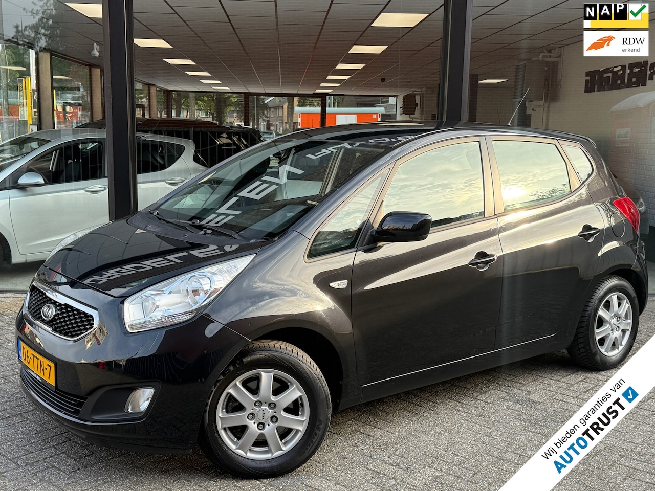 Kia Venga - 1.4 CVVT Plus Pack AIRCO | NAVI | TREKHAAK | LMV | NAP - AutoWereld.nl