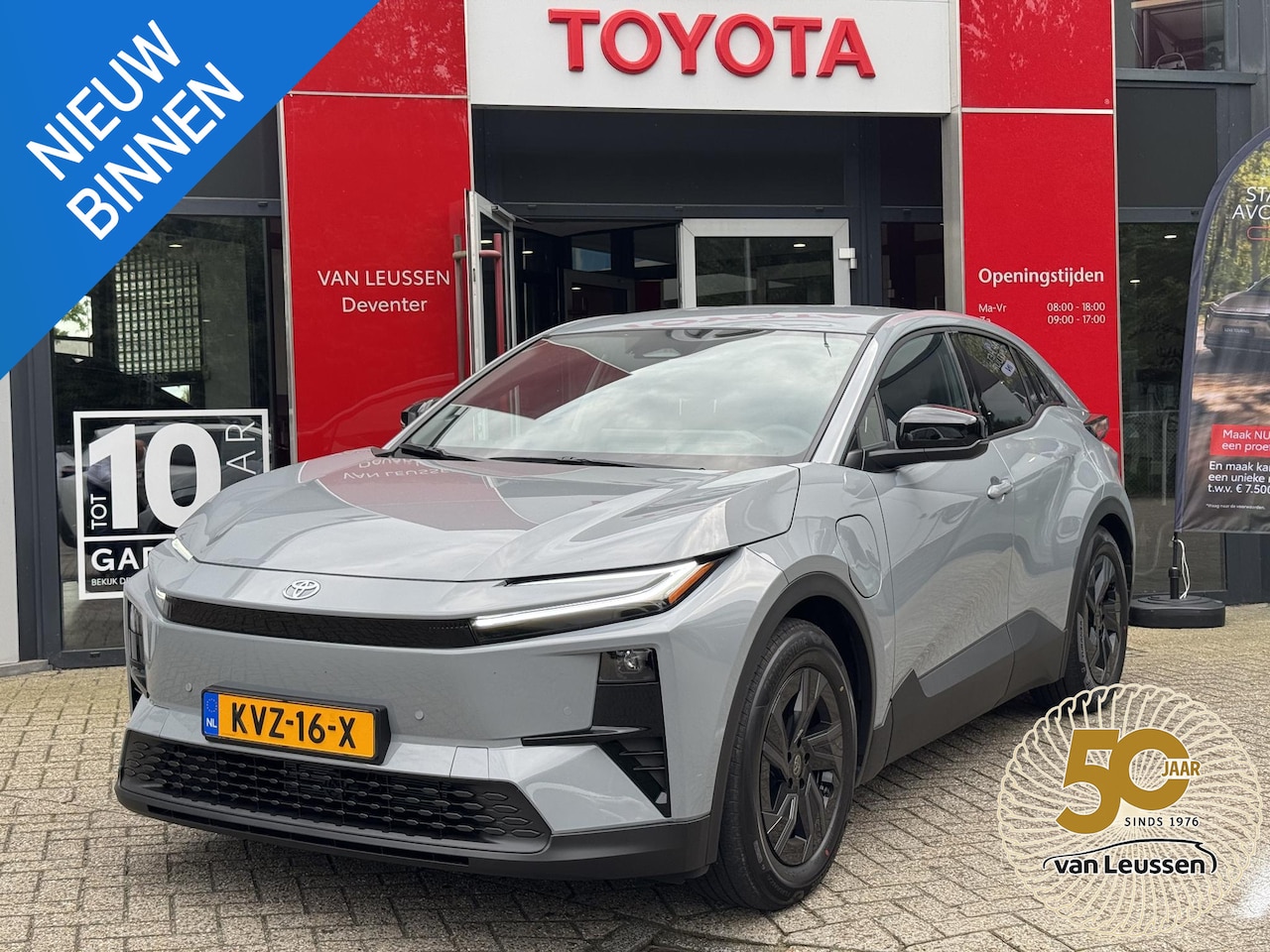 Toyota C-HR - First Edition 77 kWh WARMTEPOMP EL-ACHTERKLEP PRIVACY-GLASS 18"LMV BLIND SPOT STOELVERW. P - AutoWereld.nl
