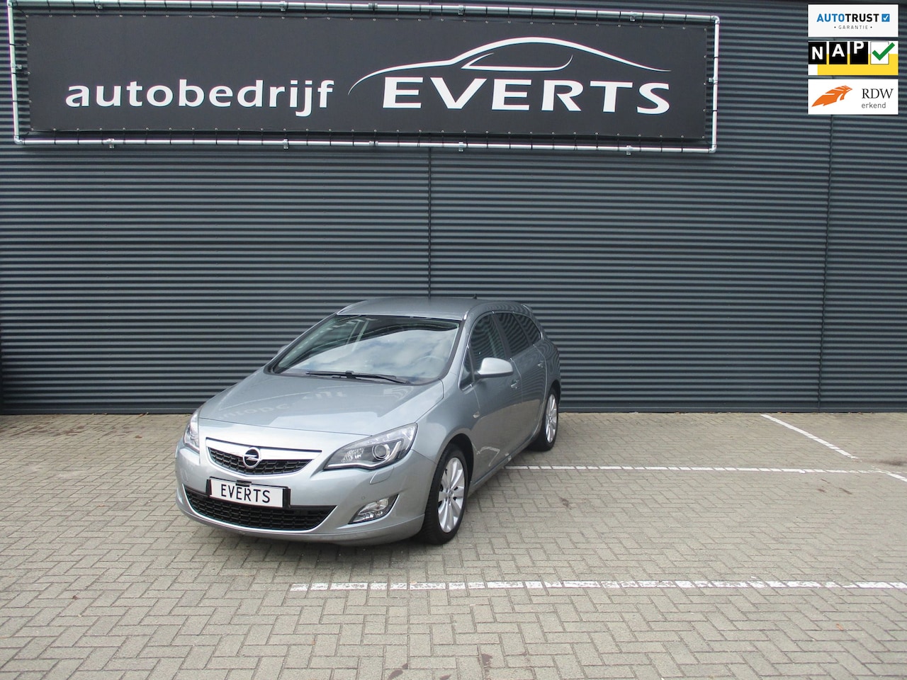 Opel Astra Sports Tourer - 1.4 Turbo Cosmo dealer onderhouden in top staat speciale uitvoering scherpe meeneem prijs - AutoWereld.nl