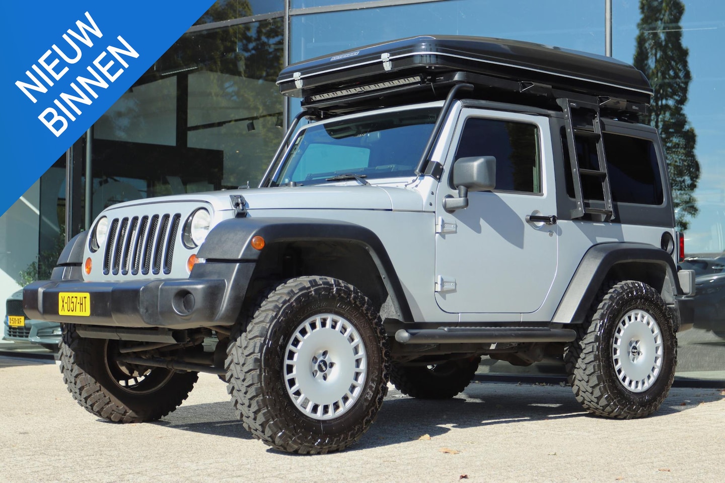 Jeep Wrangler - 3.8 V6 HIGH SPORT 4X4 AUT. *UNIEK* | CARPLAY | AIRTOP | FRONTRUNNER | TREKHAAK | CAMERA | - AutoWereld.nl