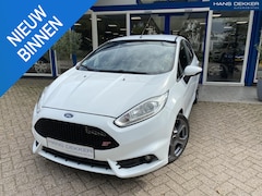 Ford Fiesta - 1.6 ST 5 deurs / Milltek Uitlaat / Recaro stoelen / Stoelverwarming/ cruise control/ Carpl
