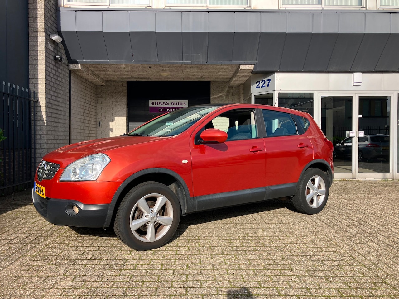 Nissan Qashqai - 1.6 Acenta / PANO DAK / CLIMA / CRUISE / APK SEPTEMBER 2027 / TREKHAAK - AutoWereld.nl