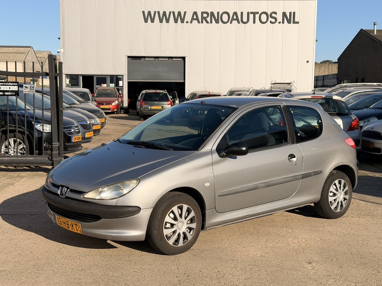 Peugeot 206 - 1.4 XR 1.4 XR, APK TOT 30-09-2027, STUURBEKRACHTIGING, ELEK-RAMEN, RADIO-CD, AIRBAGS, CENT-VERGRE - AutoWereld.nl