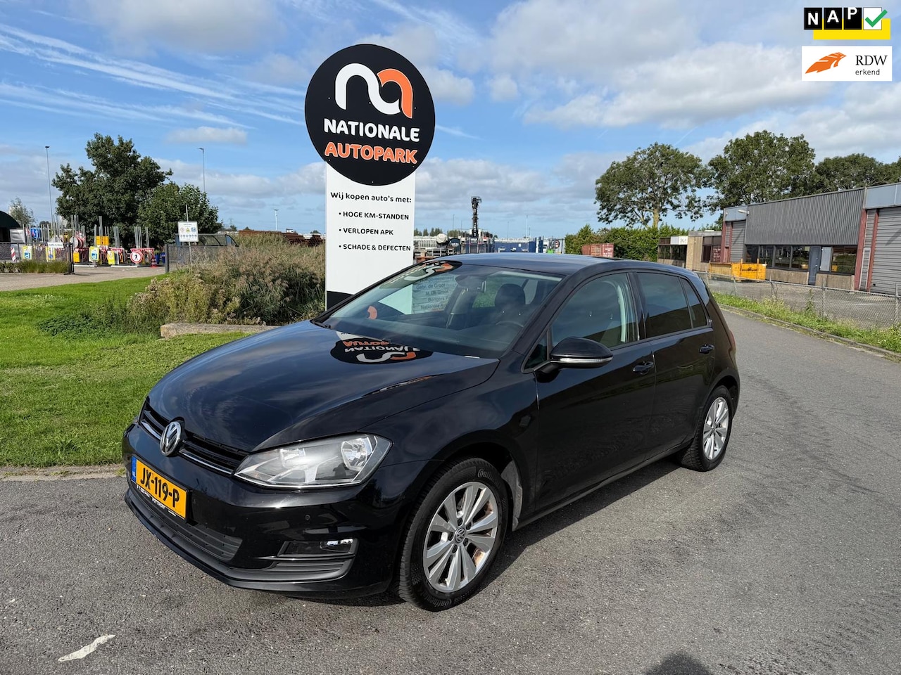 Volkswagen Golf - 1.6 TDI Comfortline BlueMotion | 2016 | Diesel | Handgeschakeld | Scheur in RAAM - AutoWereld.nl