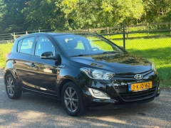 Hyundai i20 - 1.2i i-Deal /Carplay/Camera/Airco/