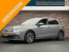 Volkswagen Golf - 1.4 eHybrid Style | Wit interieur | ErgoActive | Stuurverwarming | Stoelverwarming |