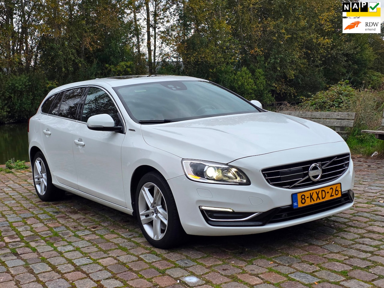 Volvo V60 - 2.4 D6 AWD Plug-In Hybrid Summum Automaat eigenaar dealer onderhouden leerbekeleding stoel - AutoWereld.nl