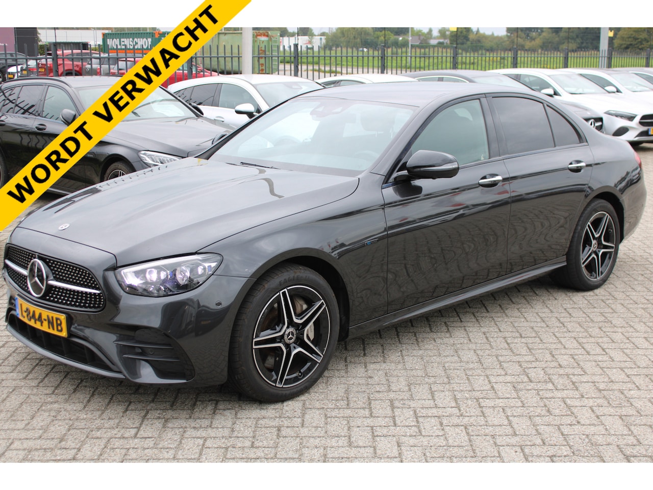 Mercedes-Benz E-klasse - 300e AMG Line NIGHT PAKKET LEDER DISTRONIC 360-CAMERA KEY-LESS GO - AutoWereld.nl