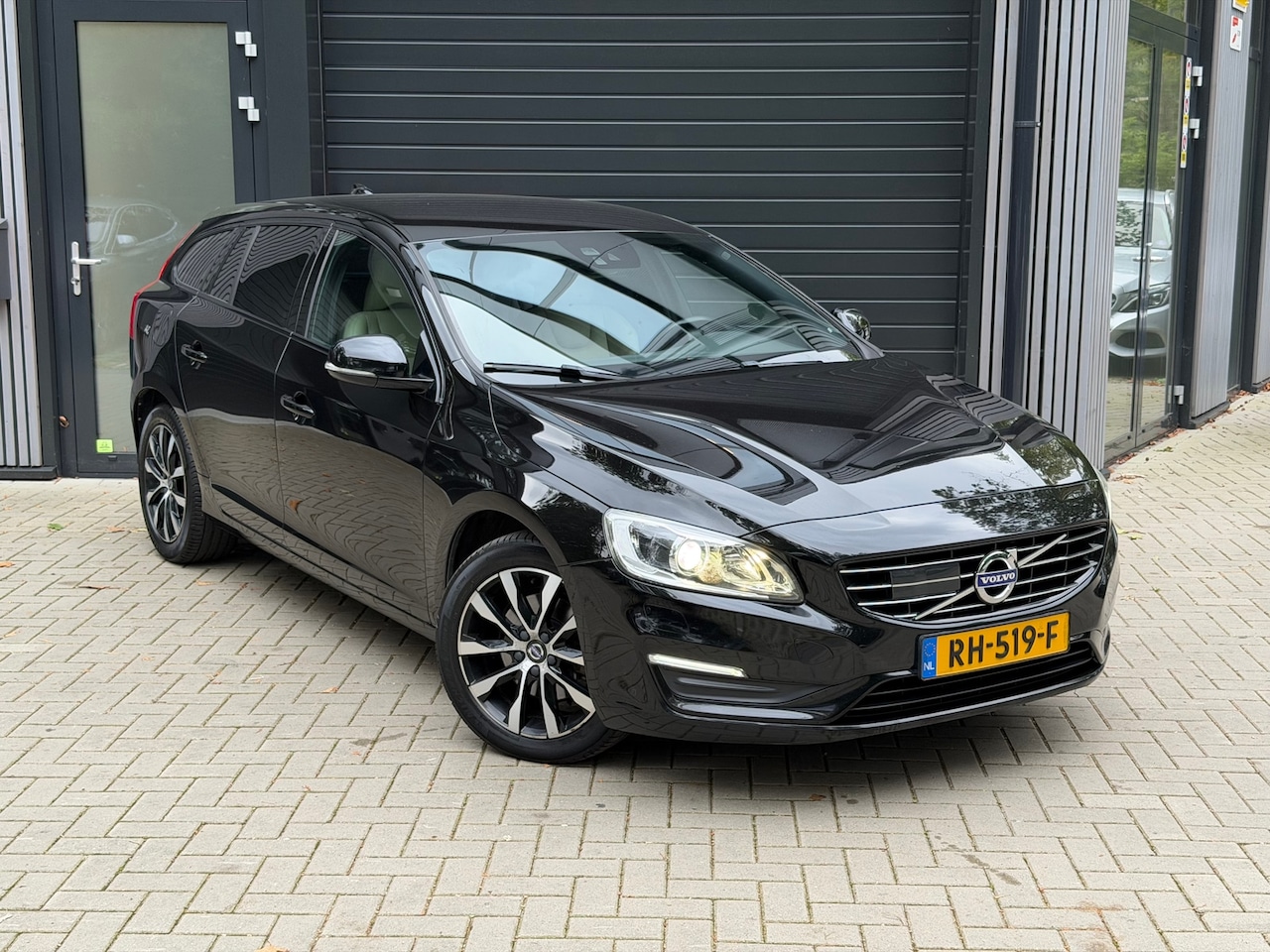 Volvo V60 - 1.5 T3 Polar+ Dynamic - AutoWereld.nl