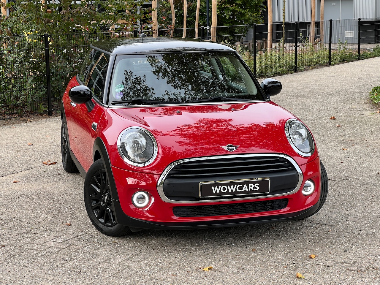 MINI Cooper - 1.5i 112pk - Apple CarPlay - Alarm - Cruise Control - Airco - Mistlampen - LM Velgen - - AutoWereld.nl