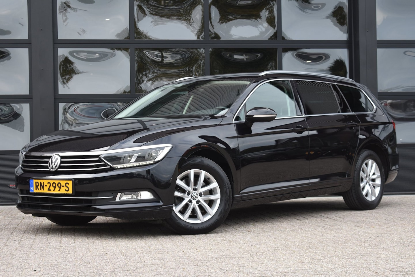 Volkswagen Passat Variant - 2.0 TDI Connected Series Plus '16 LED Clima Navi Cruise Inruil mogelijk - AutoWereld.nl