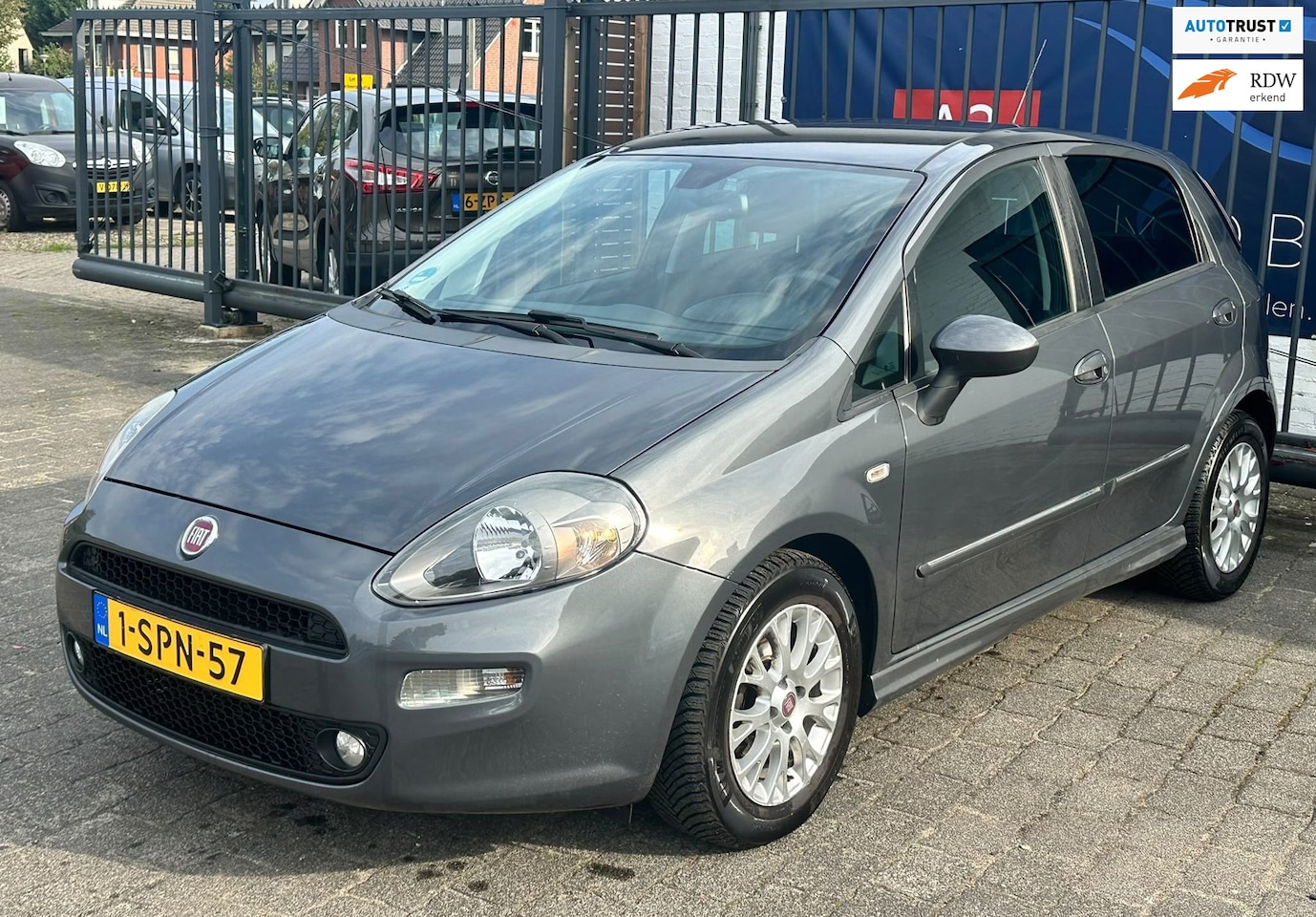 Fiat Punto Evo - 0.9 TwinAir Lounge / 5 DEURS / AIRCO / TOMTOM / AUX / LM VELGEN - AutoWereld.nl