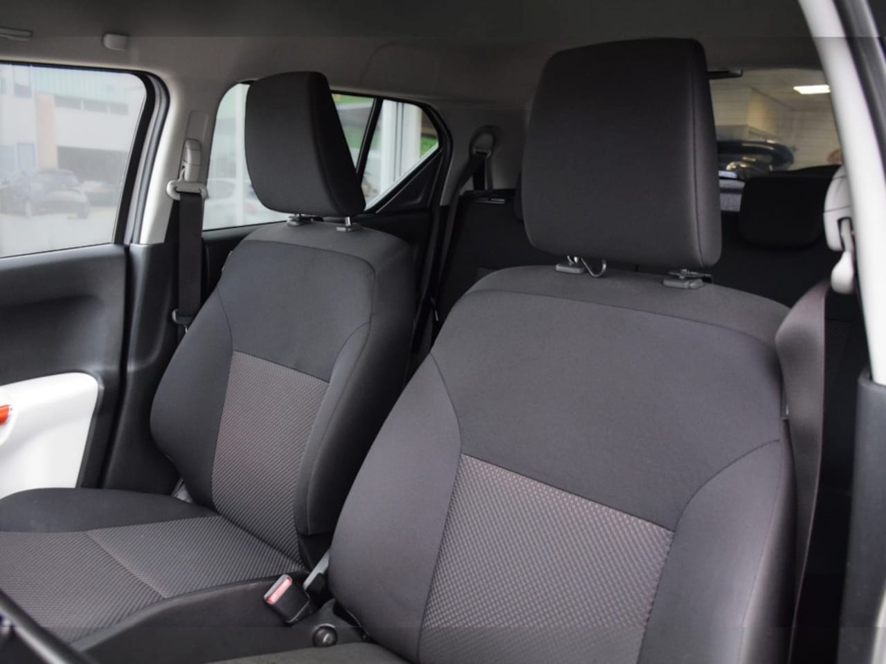 Suzuki Ignis - 1.2 Stijl 1.2 Stijl, Parkeercamera, Multimediascherm, Stoelverwarming, Dealeronderhouden, NAP