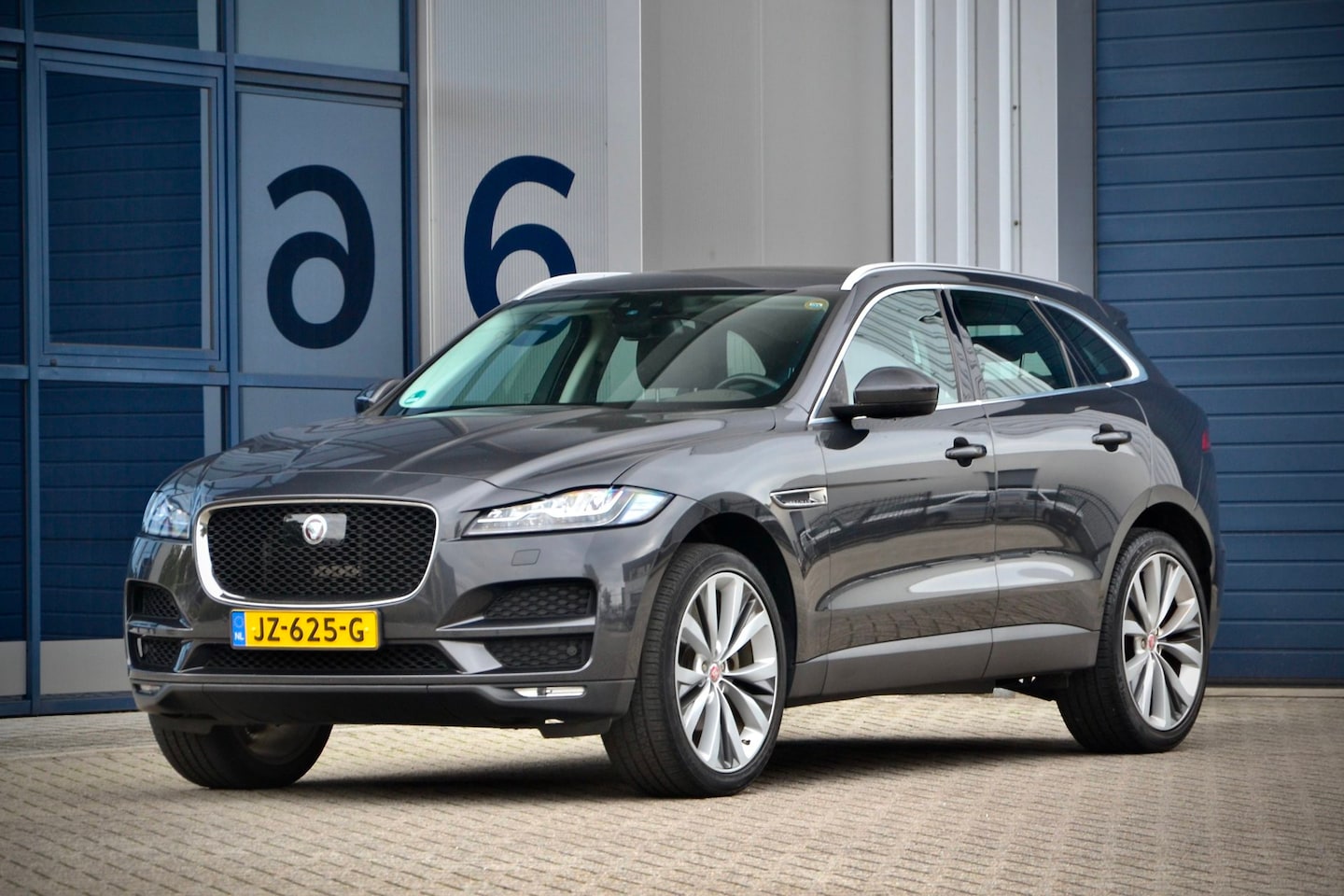 Jaguar F-Pace - 3.0 V6 S AWD / NL Auto / 1e Eig. / Pano / 22" L.M. / Trekhaak / Full Option - AutoWereld.nl