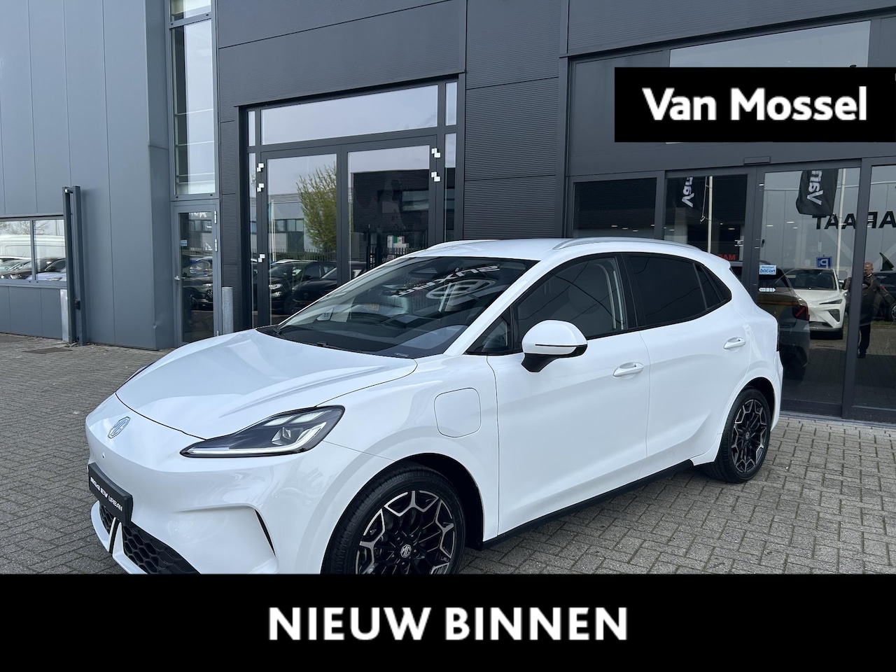 MG MG4 Electric Urban - EV Premium 54 kWh Apple Carplay/ Android Auto | Navi | ACC | 360° CAM | Warmtepomp | Stoel - AutoWereld.nl
