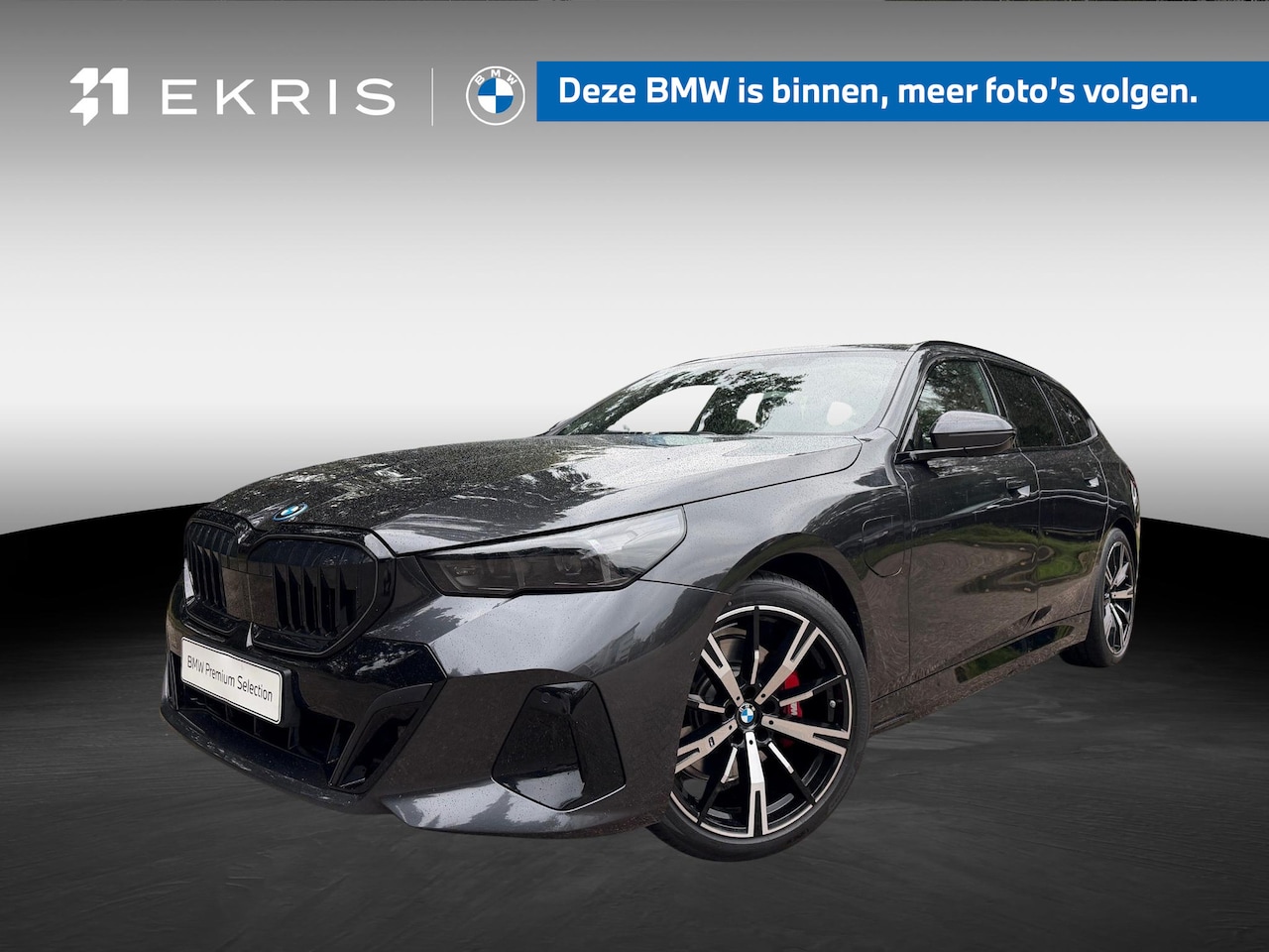 BMW 5-serie Touring - 530e xDrive | M Sportpakket Pro | Trekhaak met elektrisch wegklapbare kogel | 20 inch LM M - AutoWereld.nl