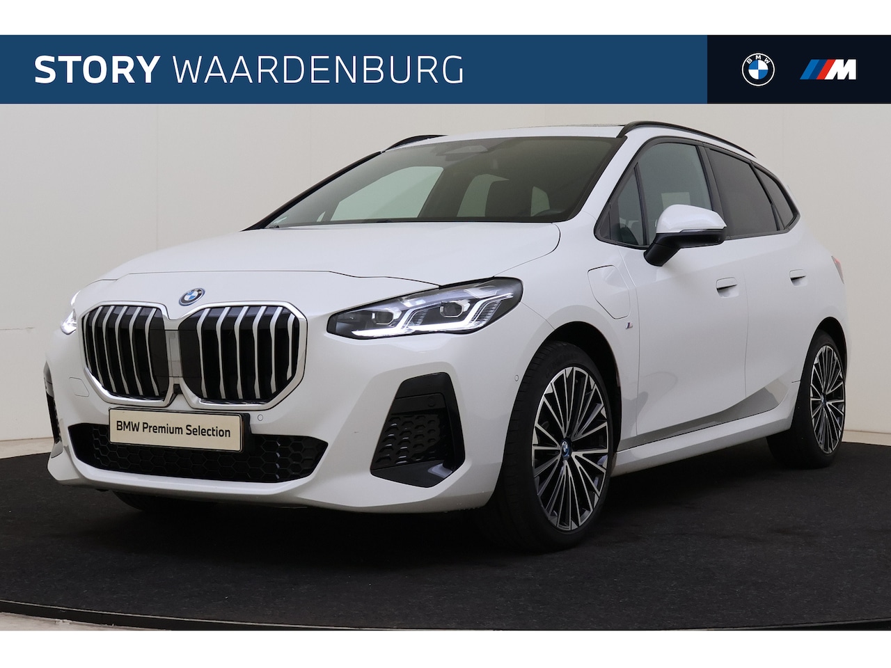 BMW 2-serie Active Tourer - 230e xDrive M Sport Automaat / Panoramadak / Trekhaak / Sportstoelen / Head-Up / Parking A - AutoWereld.nl