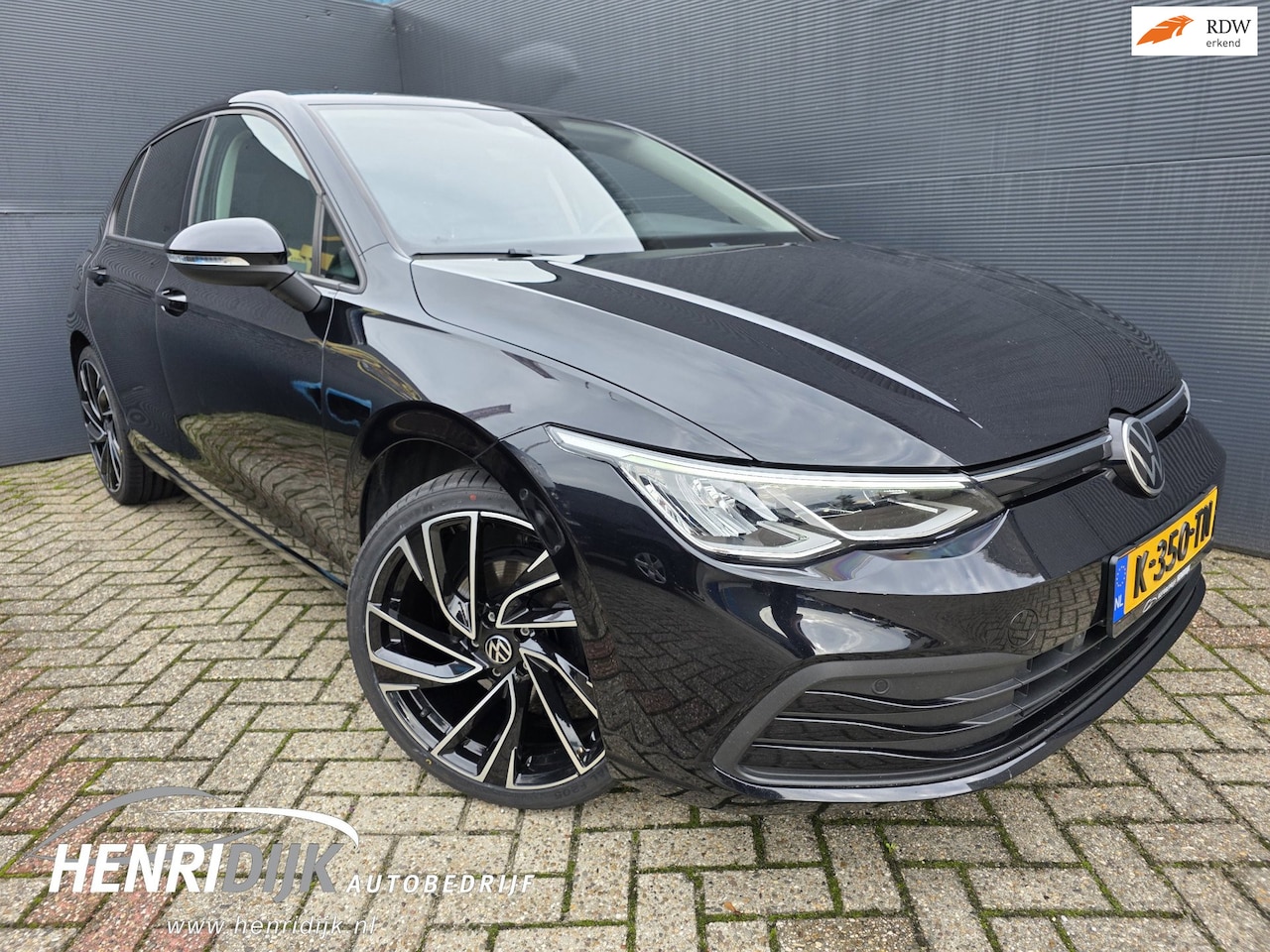 Volkswagen Golf - 1.5 eTSI Style Automaat / Camera / Stoel & Stuur verwarming / Carplay / ACC / PDC / LMV - AutoWereld.nl