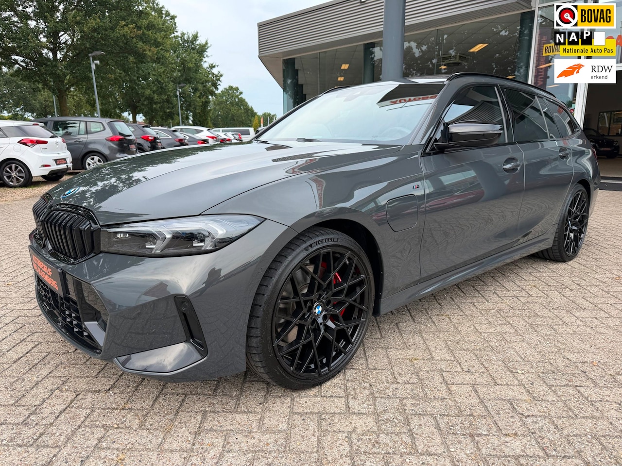 BMW 3-serie Touring - 330e xDrive 330e xDrive,Pano, LED, M-Pakket, M3 Stoelen, Virtual dash, elektrische haak, etc - AutoWereld.nl