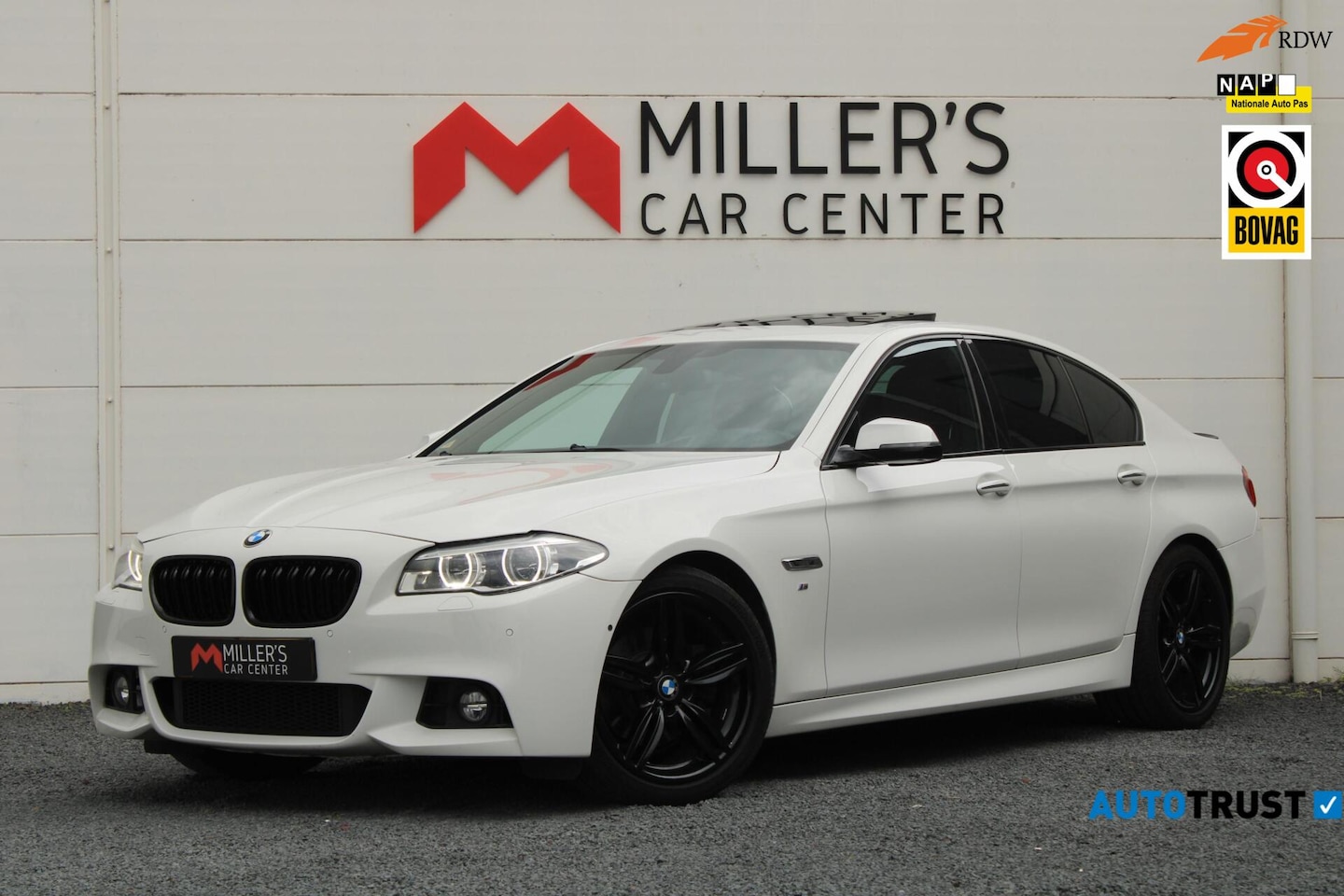 BMW 5-serie - 528i Softclose HUD Pano Memory Keyless Schermen achter - AutoWereld.nl