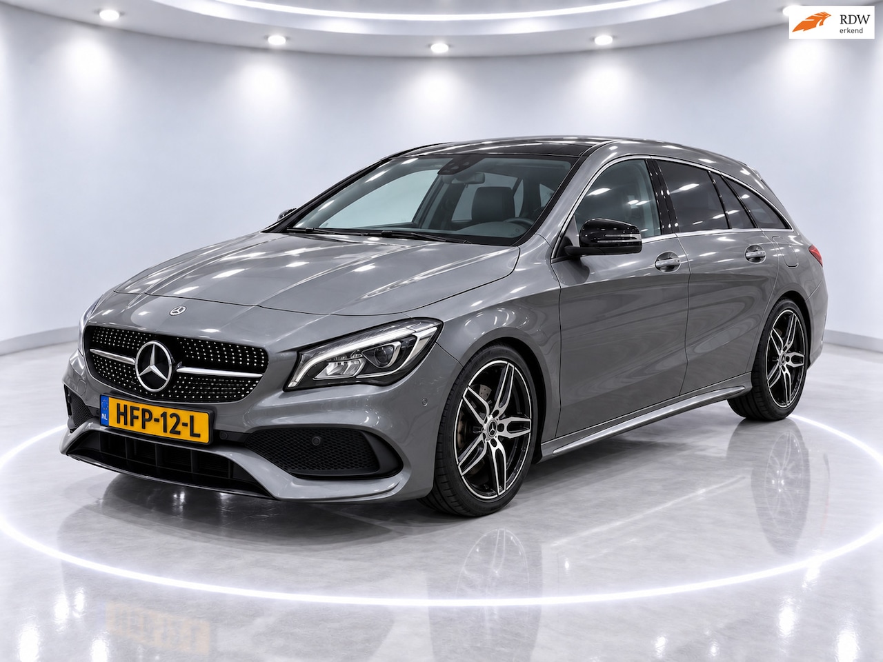 Mercedes-Benz CLA-klasse Shooting Brake - 180 - Pano - Camera - Dealer Onderhouden - AMG Pakket - AutoWereld.nl