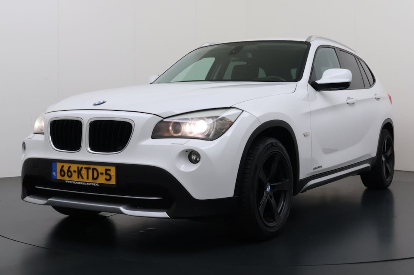 BMW X1 - SDRIVE18D EXECUTIVE Privacy-Glas Turbo-Diesel!! - AutoWereld.nl
