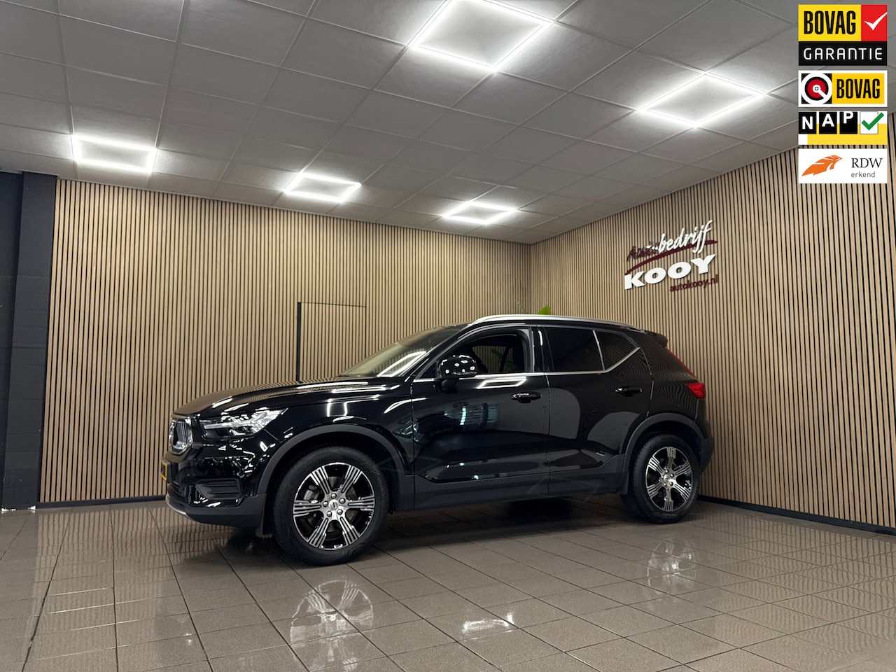 Volvo XC40 - 2.0 B4 Inscription * Trekhaak / Camera / Stoel- Stuurverwarming / Leder / NL Auto * - AutoWereld.nl