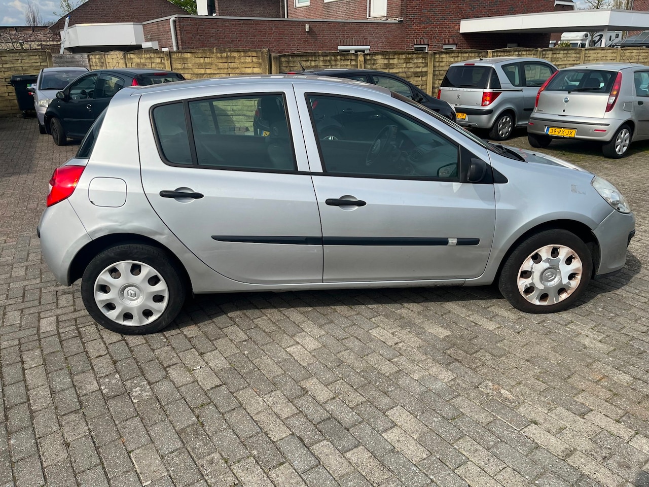 Renault Clio - 1.2-16V Team Spirit 1.2-16V Team Spirit - AutoWereld.nl