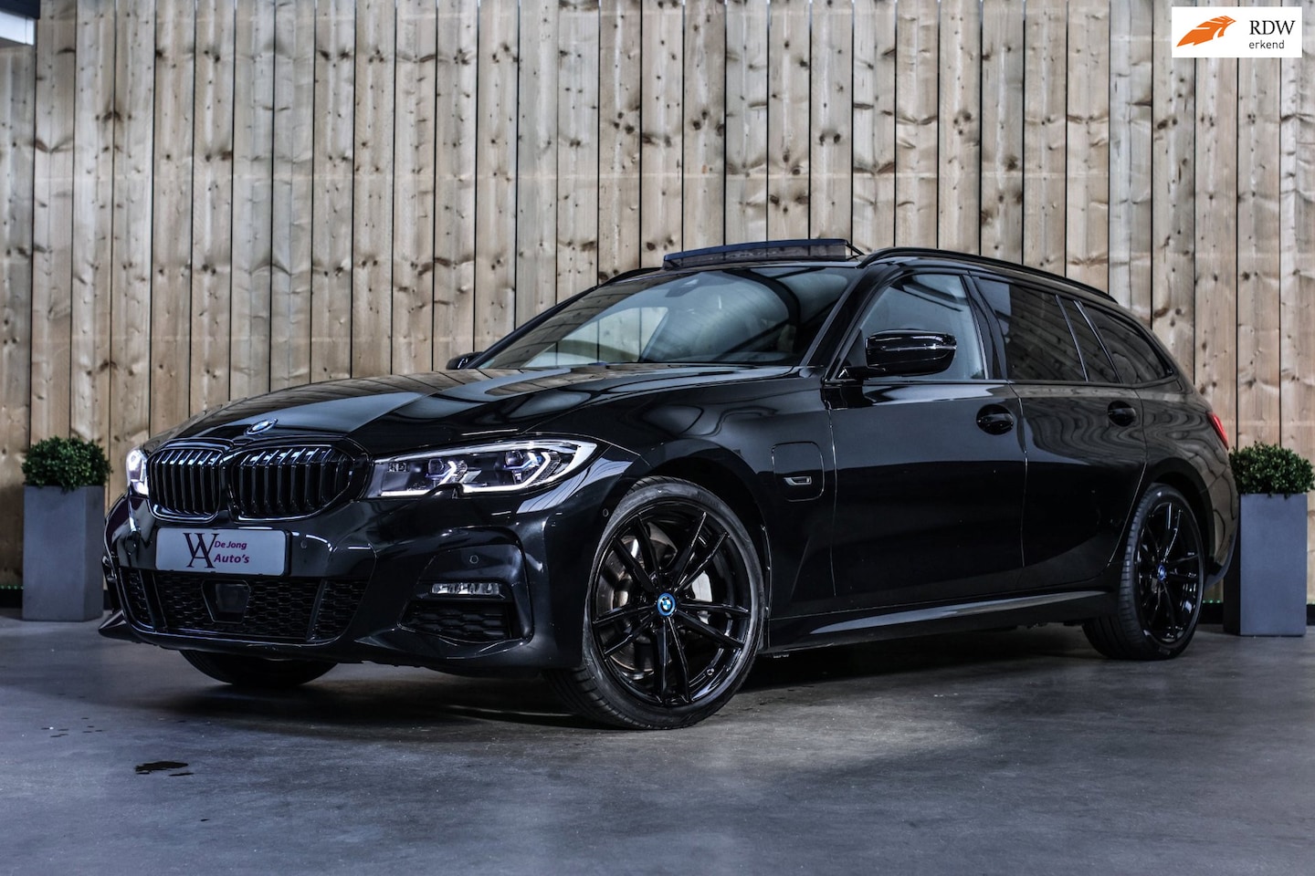 BMW 3-serie Touring - 330e M-Sport *Pano*Camera*Laser*Trekhaak*Head-Up* - AutoWereld.nl